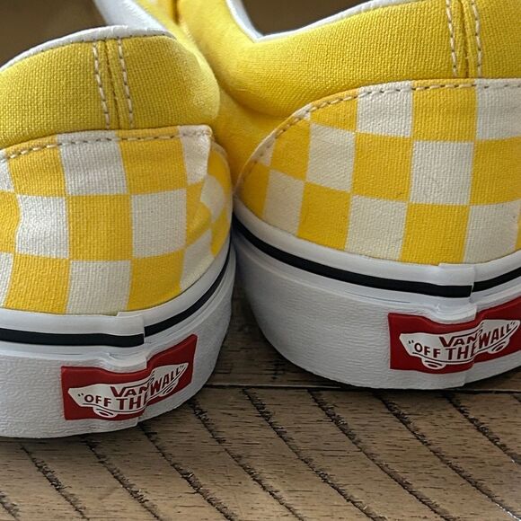 Vans 🛹 🏎️ 🏖️ Checkered Slip-On Sneakers Designed in Cali for rad good looks 👀 - Picture 8 of 17